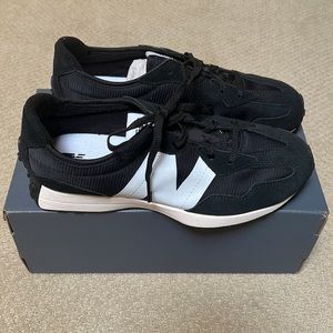 New Balance 327 black and white sneakers! NEW! KIDS 6.5m